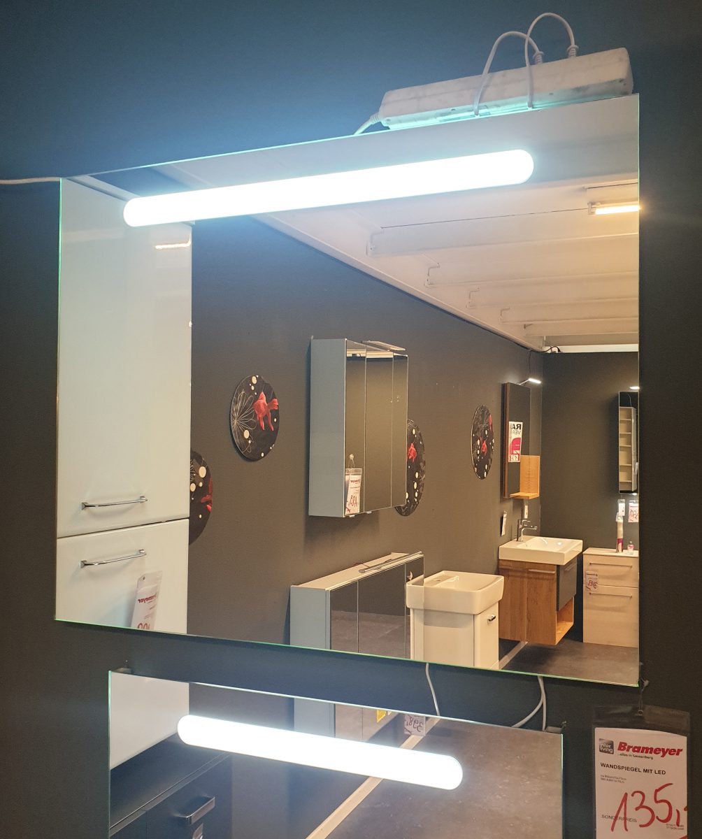 Wandspiegel mit LED.